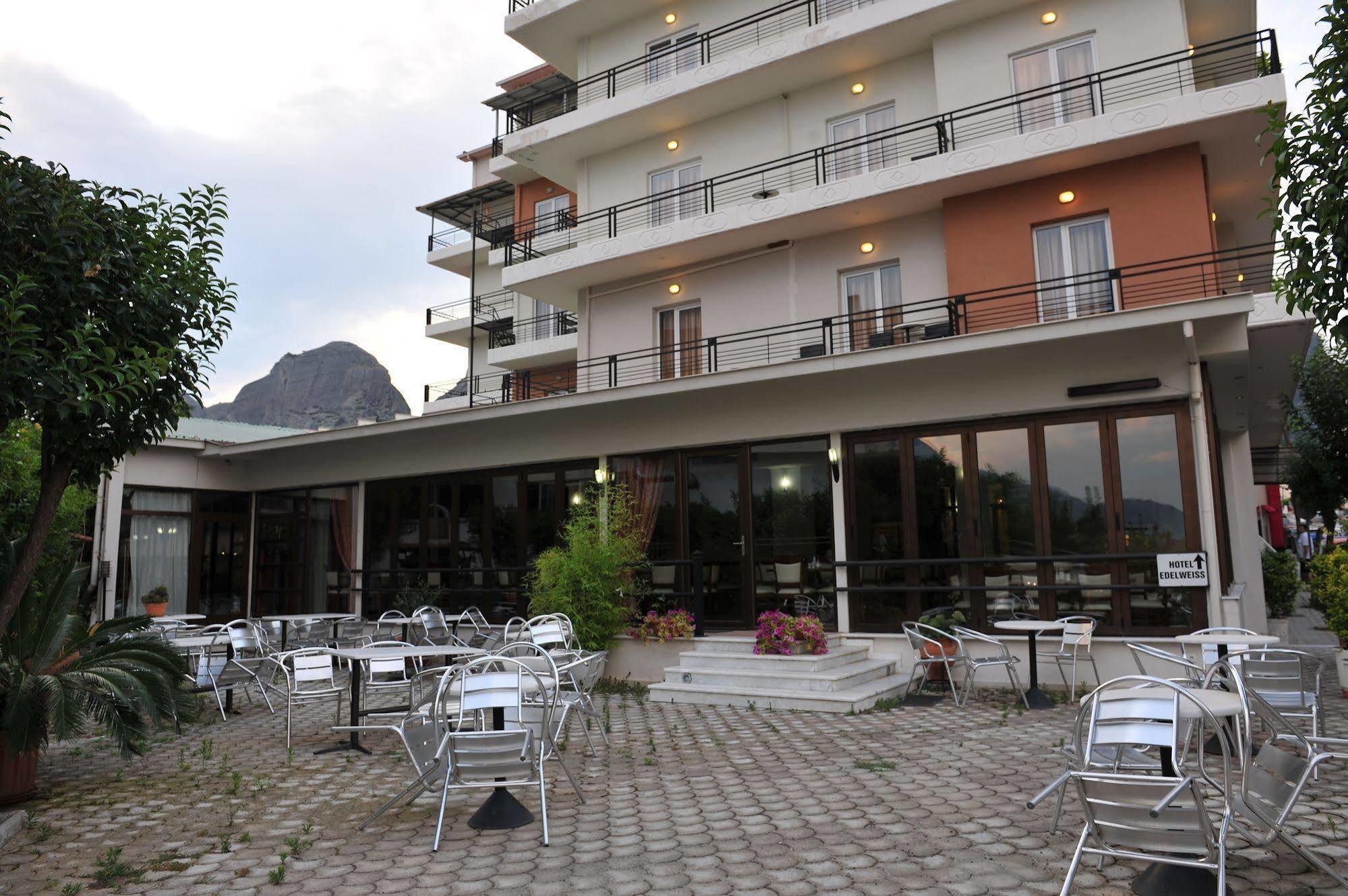كالامباكا Hotel Edelweiss المظهر الخارجي الصورة